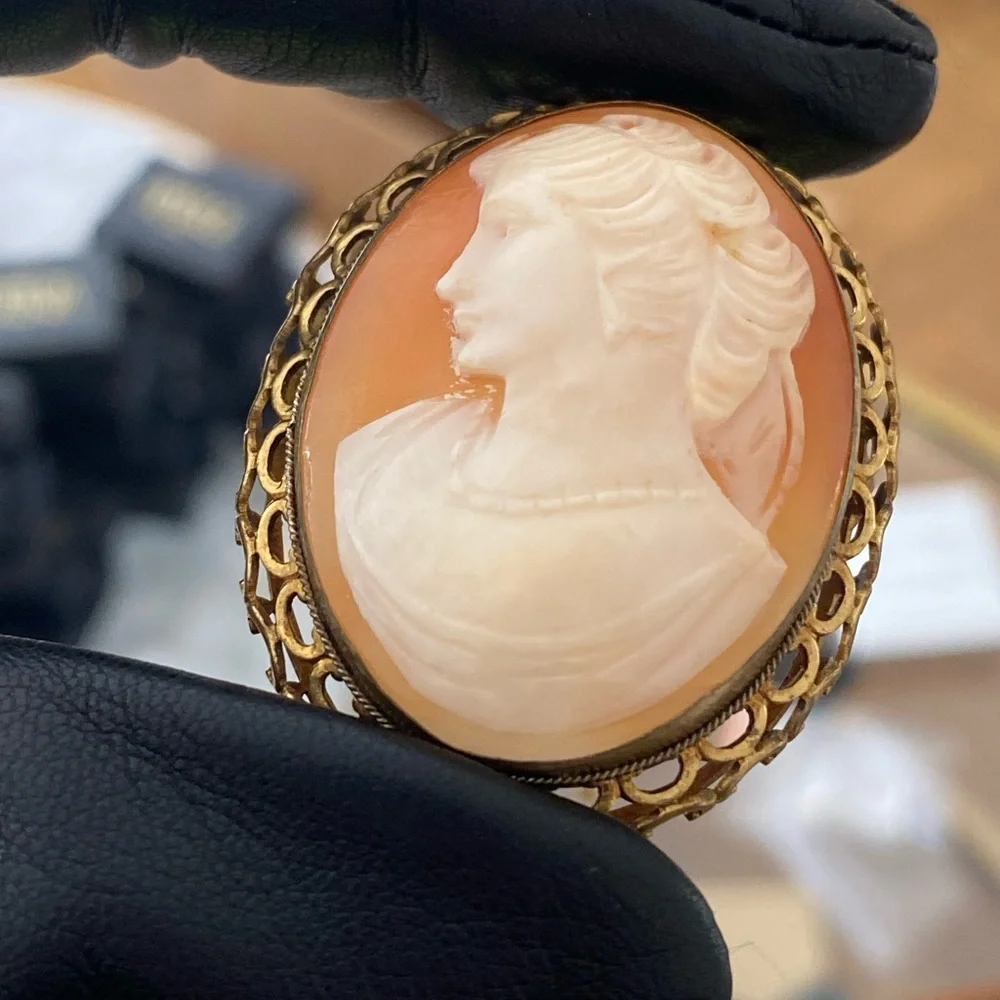 Vintage Real Cameo Brooch Natural Shell Hand Carved Woman Left Face - Picture 2 of 7
